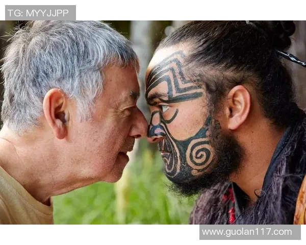 足球明星亲身揭秘赛场背后的故事与成长之路